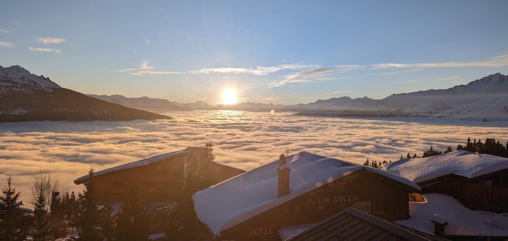 coucher de soleil depuis la terrasse de l'appartement 306 location du Sky La Rosière