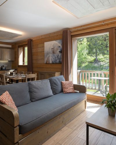 App407-Living Room-Rocnoir