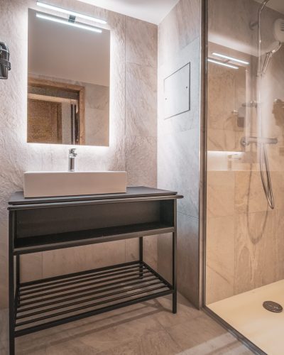 Apartment 105, Bathroom