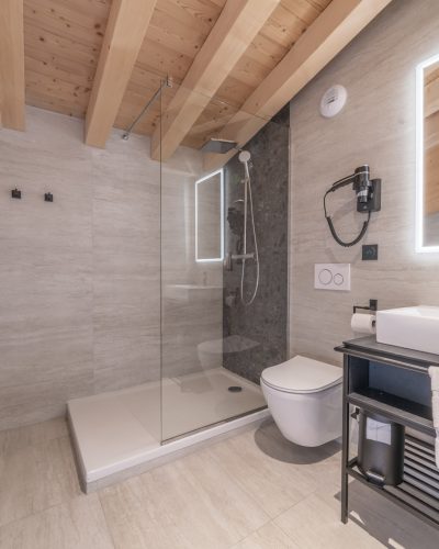 App83-salledebain